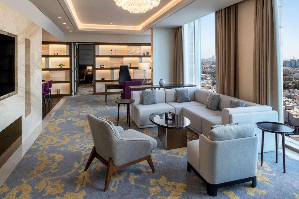 Doubletree Suites By Hilton - Riyadh Financial District Δωμάτιο φωτογραφία
